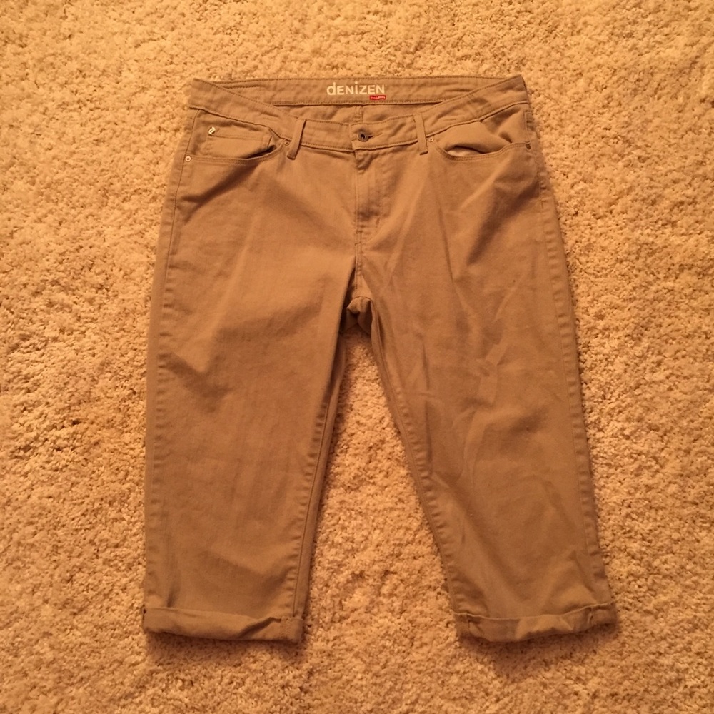 Denizen from Levi’s stone/khaki capris